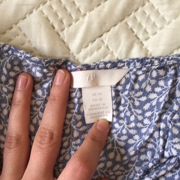 H&M Top - Picture 2 of 5